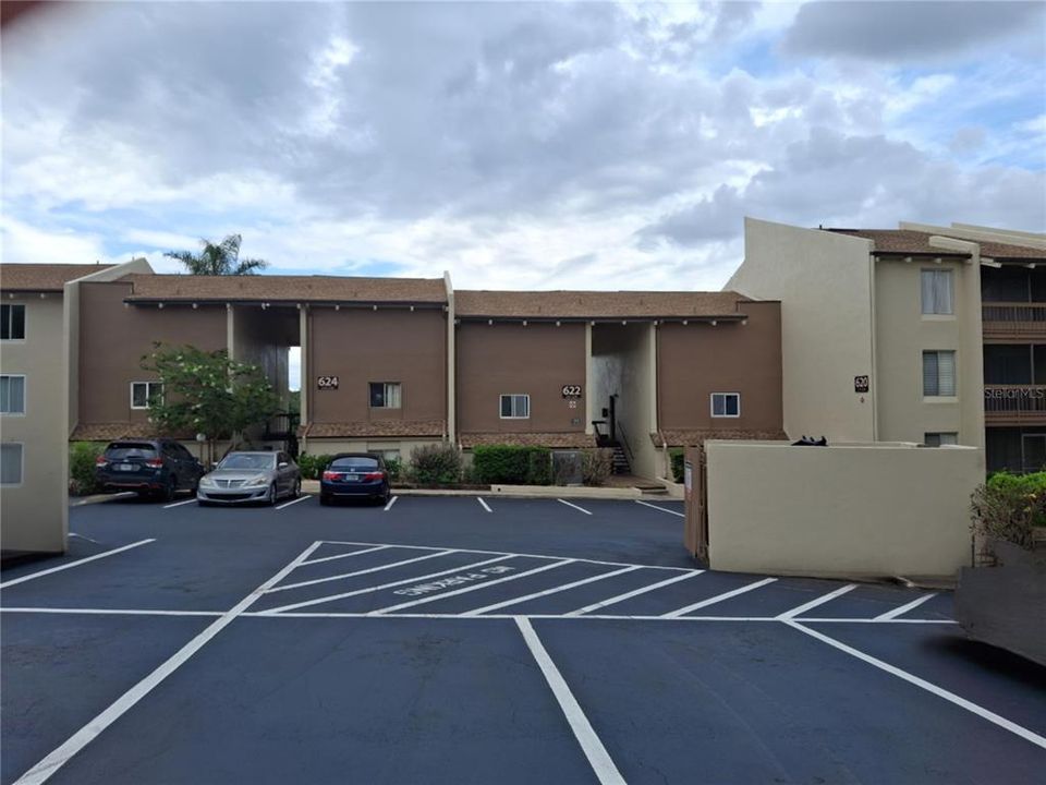 For Sale: $135,000 (1 beds, 1 baths, 581 Square Feet)