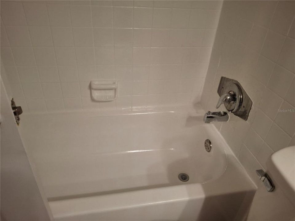 For Sale: $135,000 (1 beds, 1 baths, 581 Square Feet)