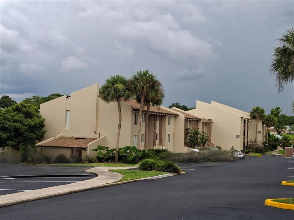 For Sale: $135,000 (1 beds, 1 baths, 581 Square Feet)