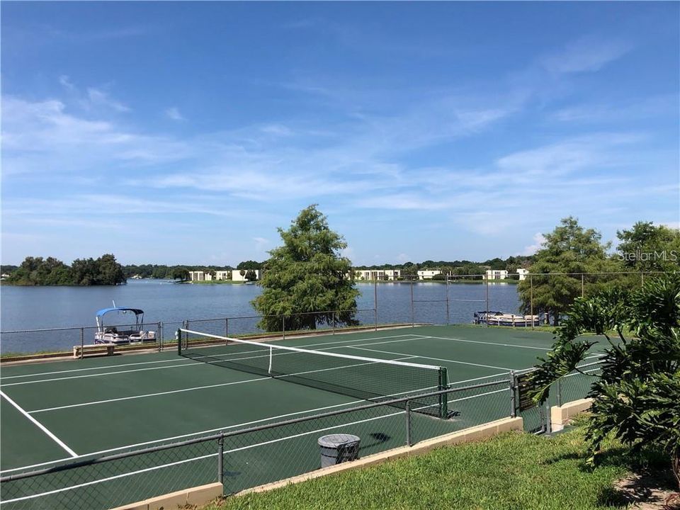 For Sale: $135,000 (1 beds, 1 baths, 581 Square Feet)