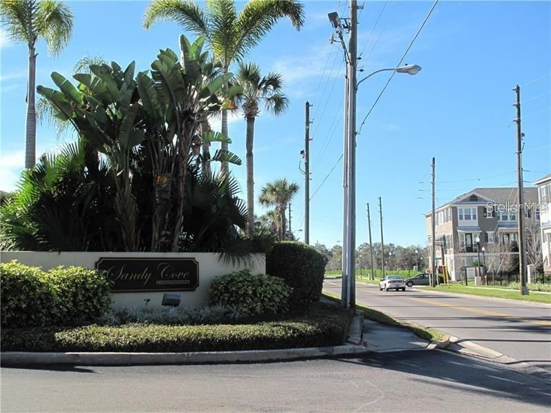 For Sale: $135,000 (1 beds, 1 baths, 581 Square Feet)
