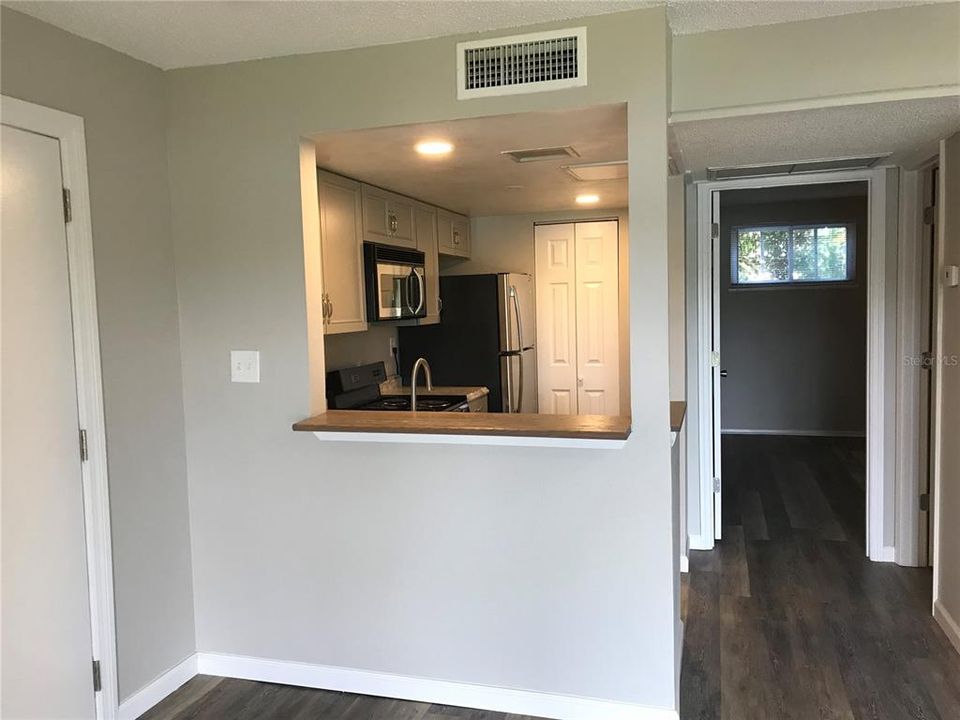 For Sale: $135,000 (1 beds, 1 baths, 581 Square Feet)