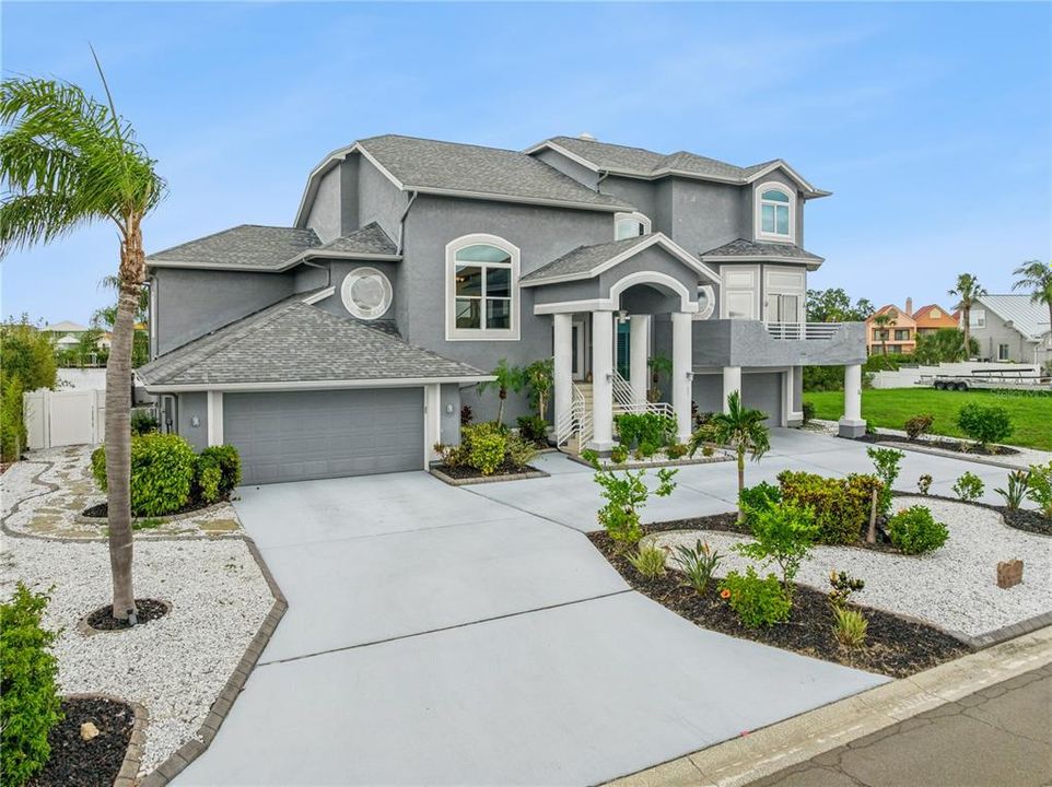 For Sale: $1,699,000 (4 beds, 2 baths, 3209 Square Feet)