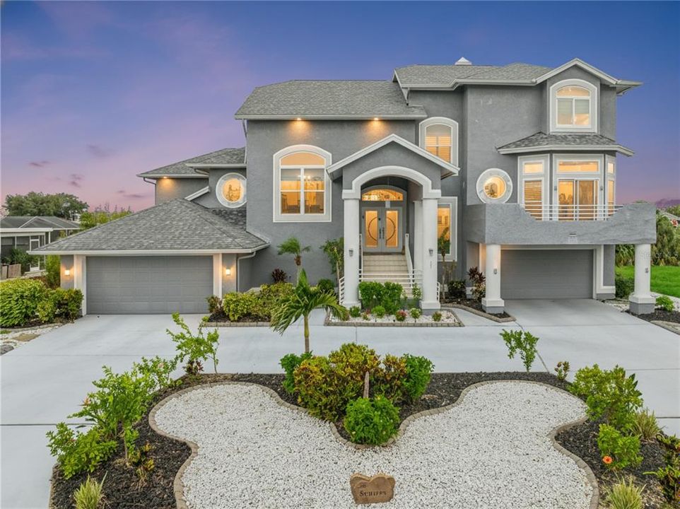 For Sale: $1,699,000 (4 beds, 2 baths, 3209 Square Feet)