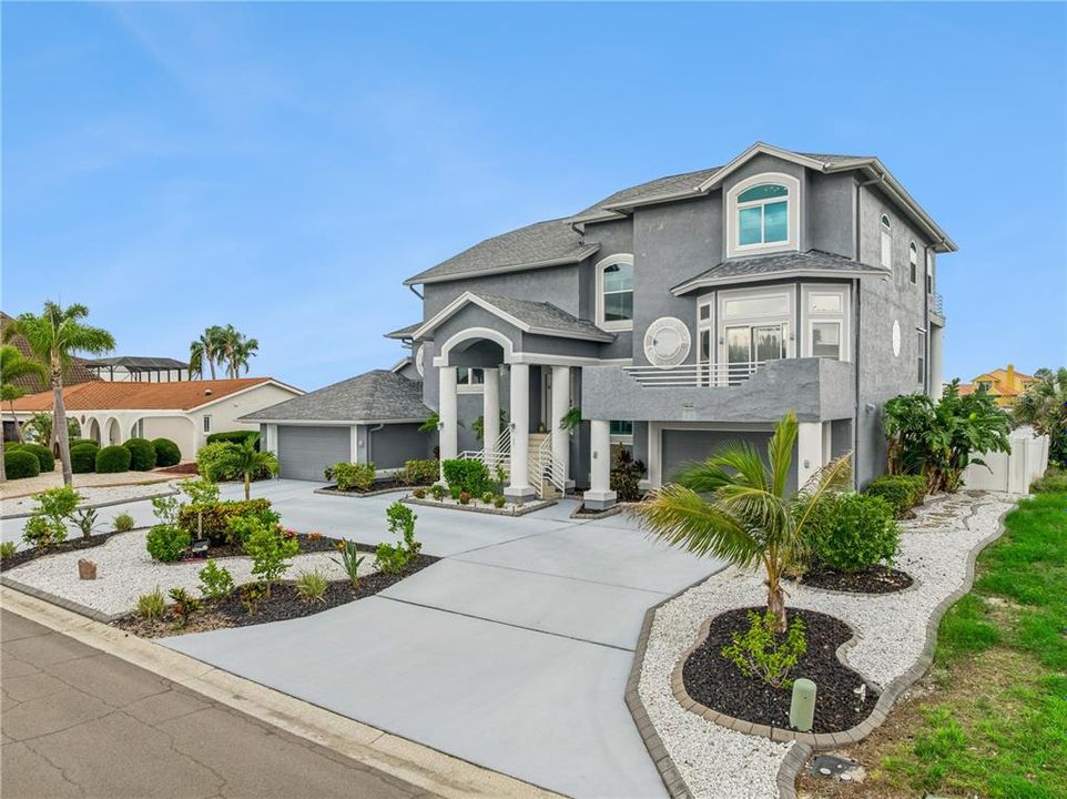 For Sale: $1,699,000 (4 beds, 2 baths, 3209 Square Feet)