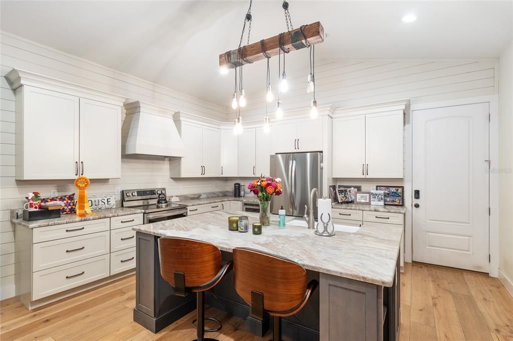 For Sale: $3,799,000 (2 beds, 2 baths, 1940 Square Feet)