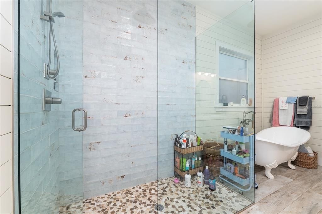 For Sale: $3,799,000 (2 beds, 2 baths, 1940 Square Feet)