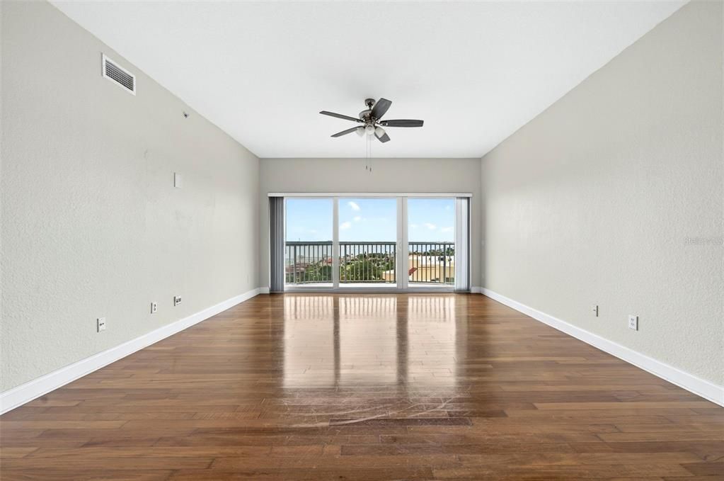 En Venta: $399,000 (2 camas, 2 baños, 1775 Pies cuadrados)