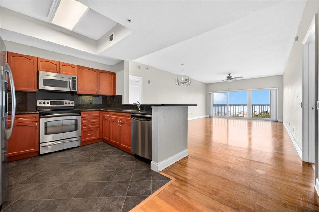 En Venta: $399,000 (2 camas, 2 baños, 1775 Pies cuadrados)