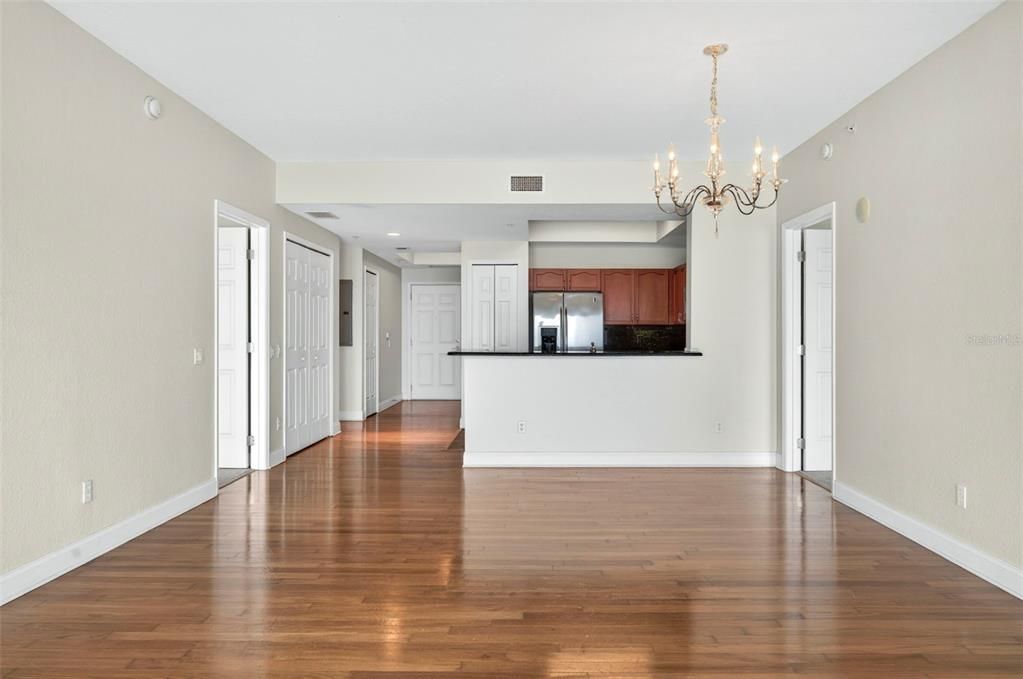 En Venta: $399,000 (2 camas, 2 baños, 1775 Pies cuadrados)