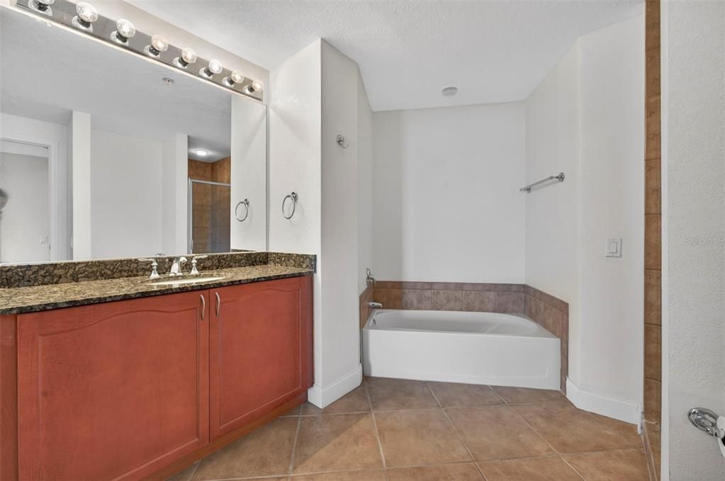 En Venta: $399,000 (2 camas, 2 baños, 1775 Pies cuadrados)