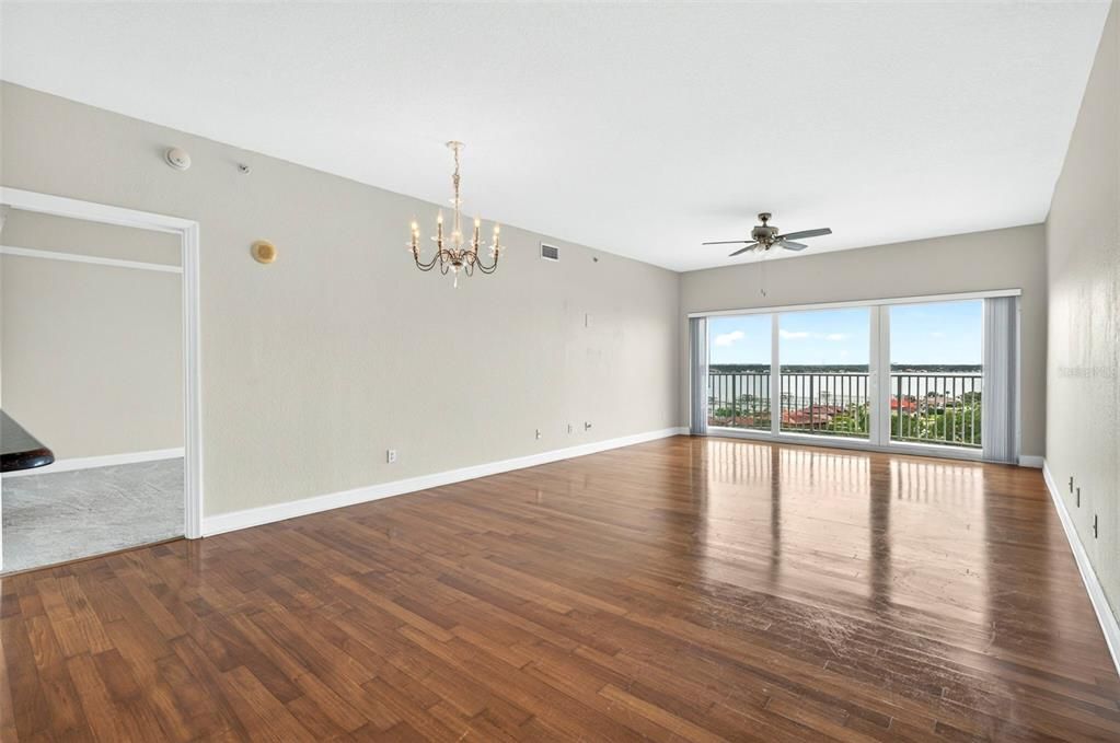 En Venta: $399,000 (2 camas, 2 baños, 1775 Pies cuadrados)