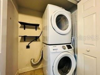 For Sale: $135,000 (1 beds, 1 baths, 685 Square Feet)
