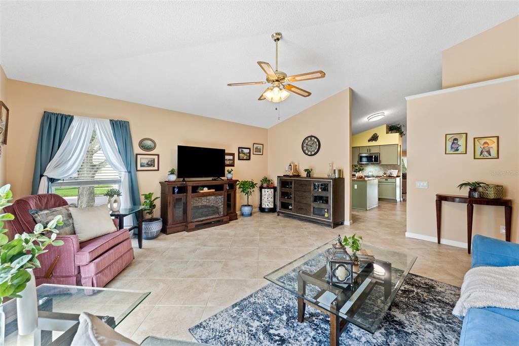 For Sale: $499,000 (3 beds, 2 baths, 1936 Square Feet)