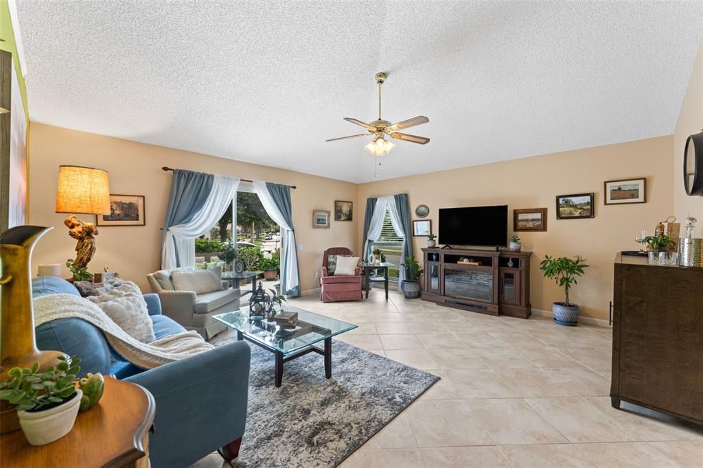 For Sale: $499,000 (3 beds, 2 baths, 1936 Square Feet)