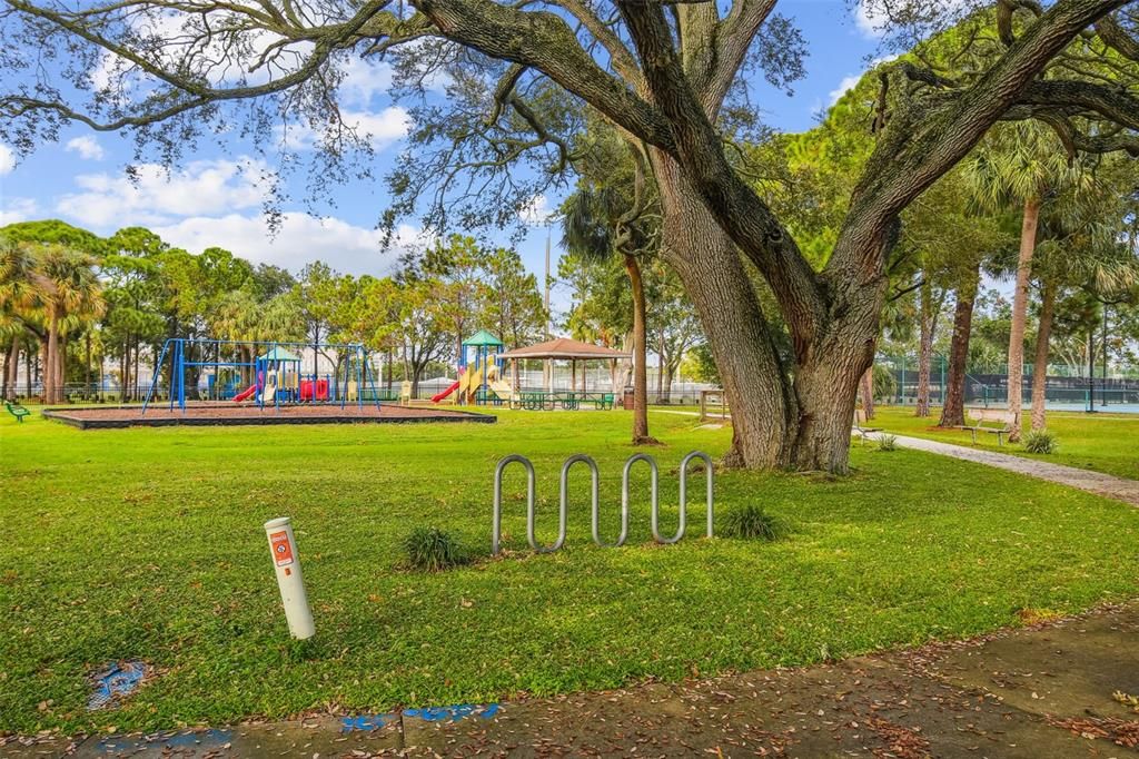 En Venta: $1,100,000 (4 camas, 2 baños, 1834 Pies cuadrados)