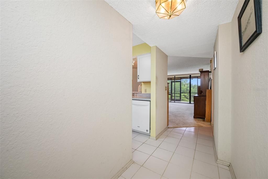 For Sale: $170,000 (2 beds, 2 baths, 960 Square Feet)