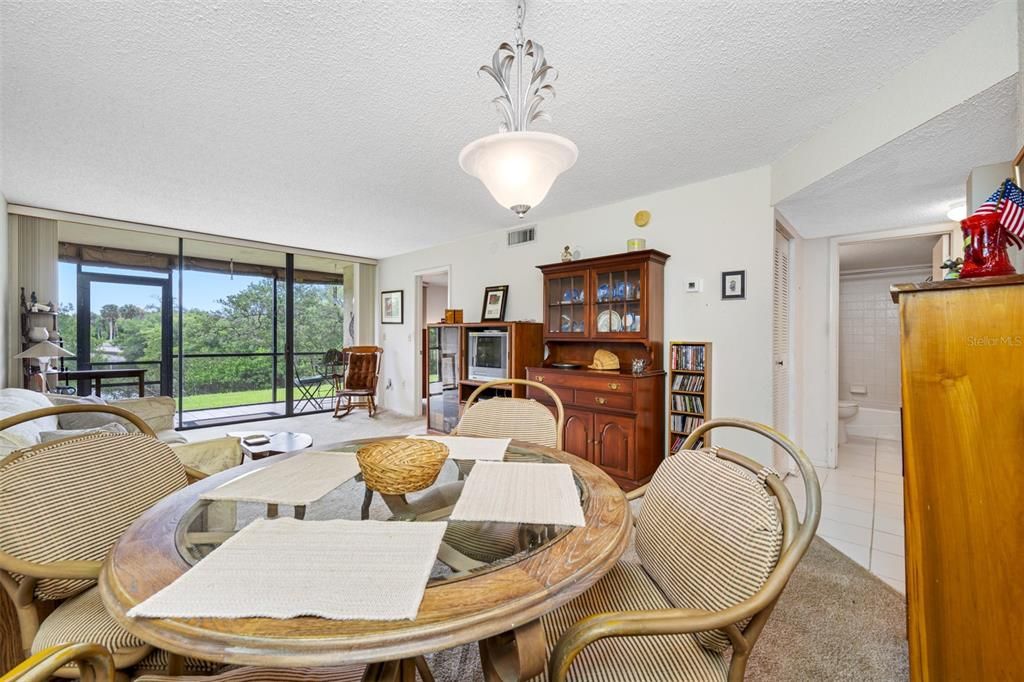For Sale: $170,000 (2 beds, 2 baths, 960 Square Feet)