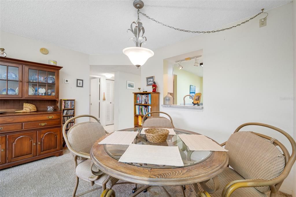 For Sale: $170,000 (2 beds, 2 baths, 960 Square Feet)