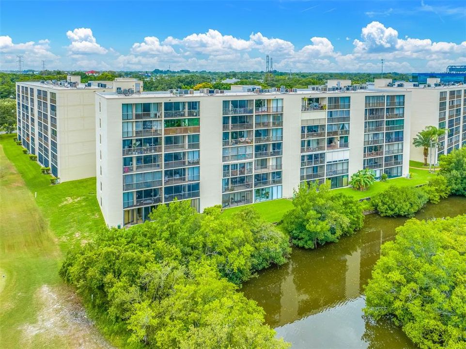 For Sale: $170,000 (2 beds, 2 baths, 960 Square Feet)