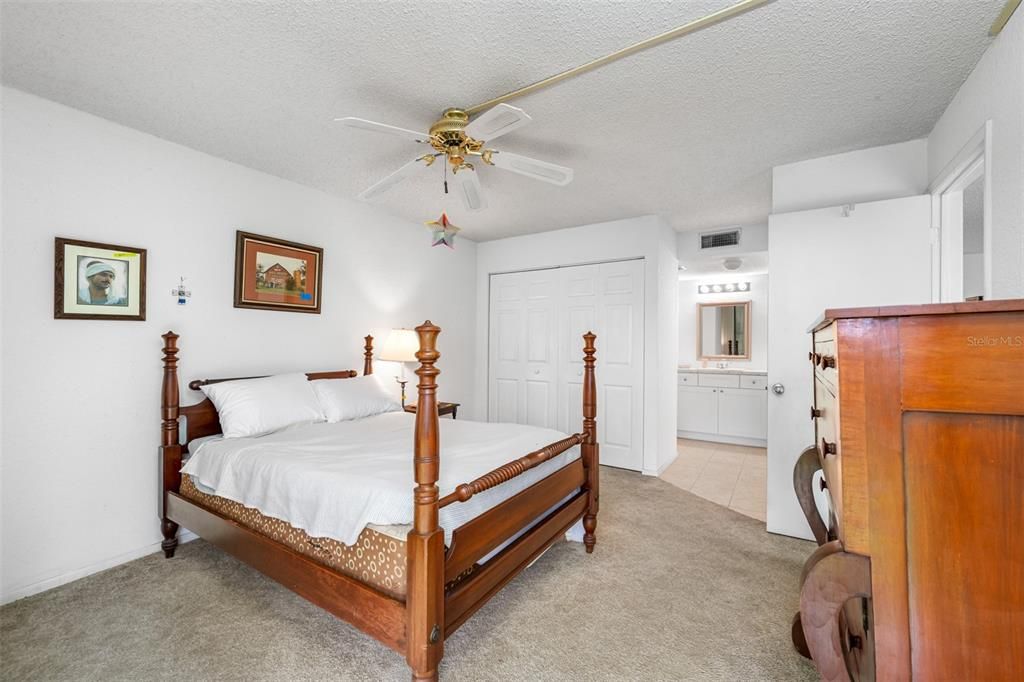 For Sale: $170,000 (2 beds, 2 baths, 960 Square Feet)