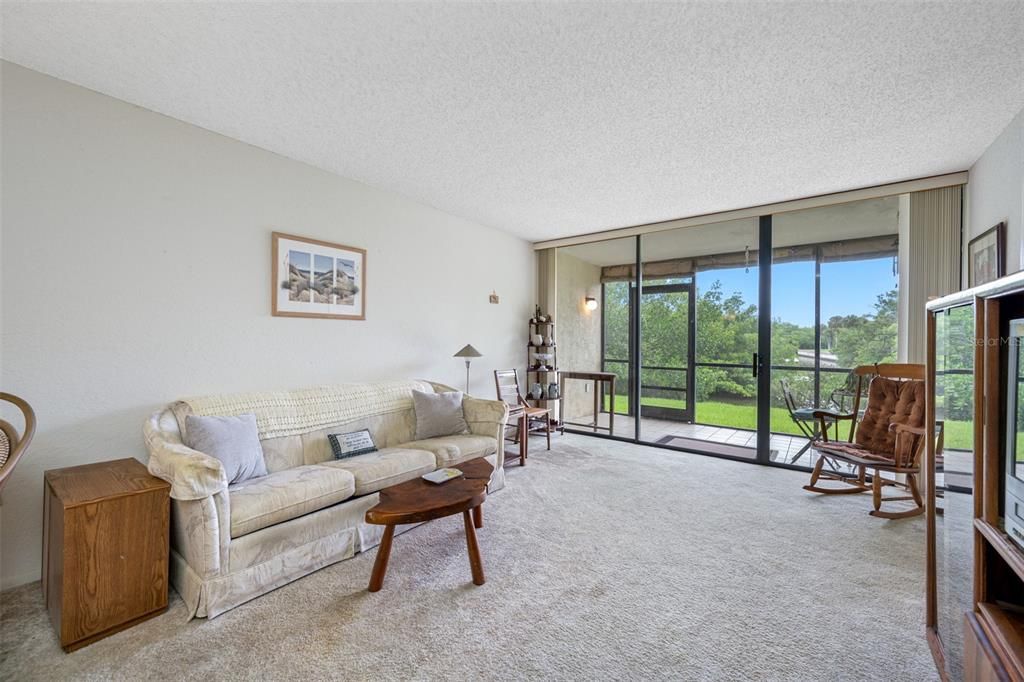 For Sale: $170,000 (2 beds, 2 baths, 960 Square Feet)