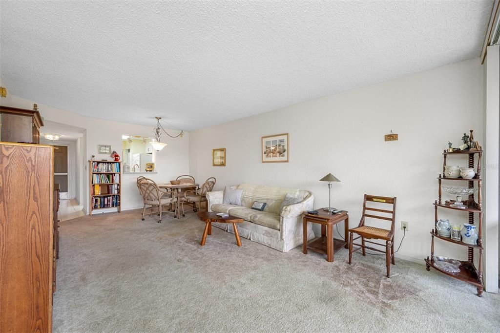 For Sale: $170,000 (2 beds, 2 baths, 960 Square Feet)