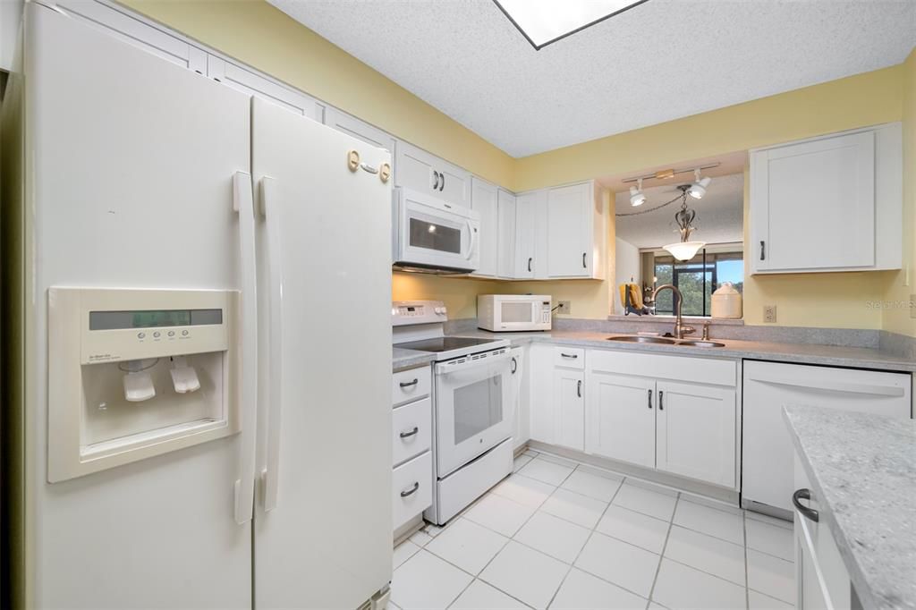 For Sale: $170,000 (2 beds, 2 baths, 960 Square Feet)