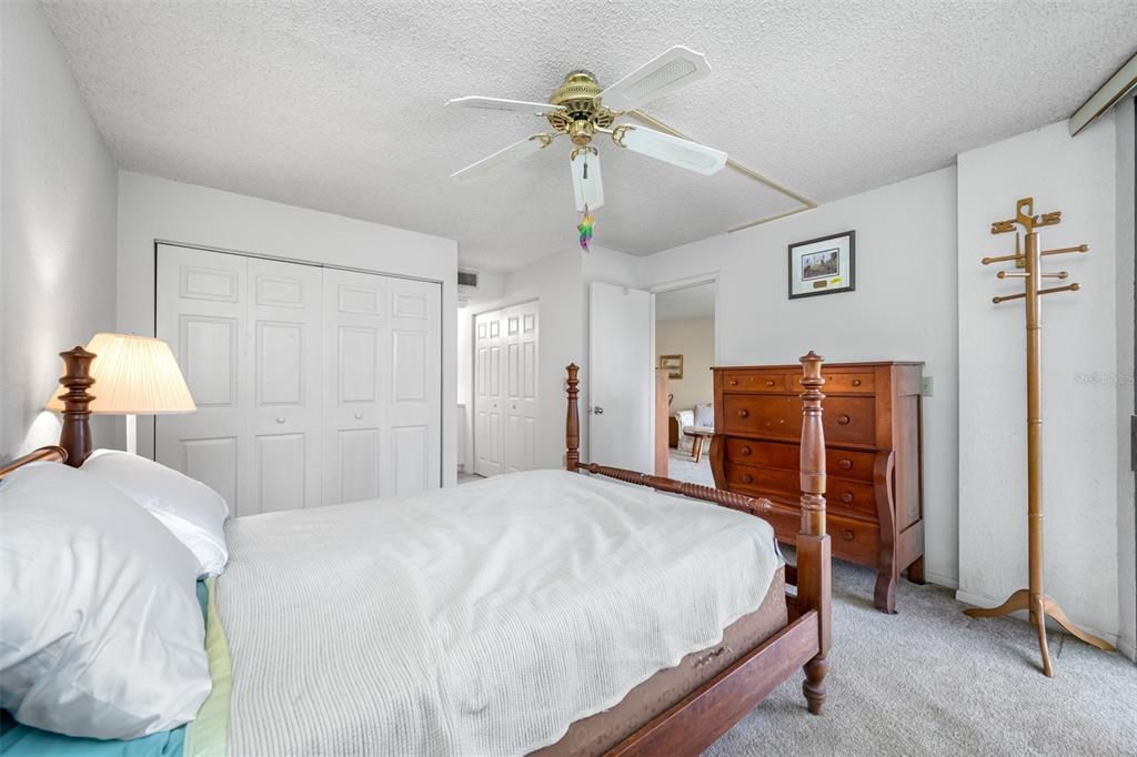 For Sale: $170,000 (2 beds, 2 baths, 960 Square Feet)
