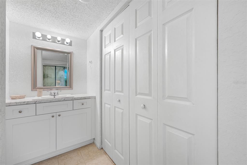 For Sale: $170,000 (2 beds, 2 baths, 960 Square Feet)