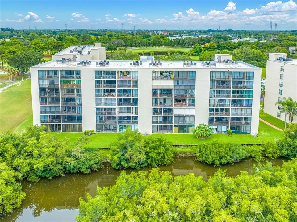 For Sale: $170,000 (2 beds, 2 baths, 960 Square Feet)