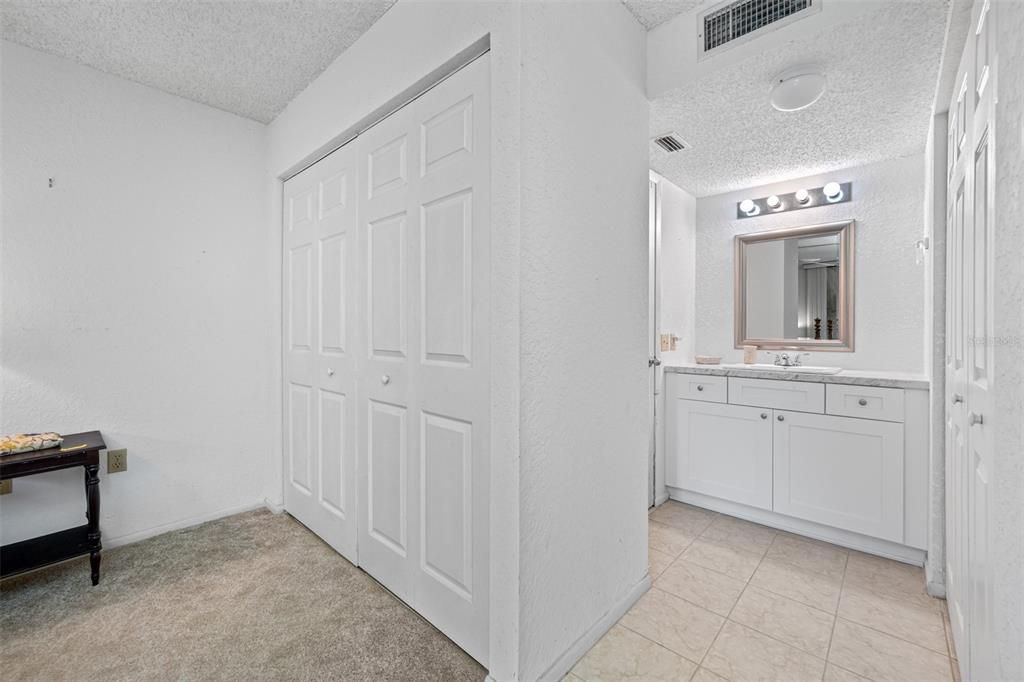 For Sale: $170,000 (2 beds, 2 baths, 960 Square Feet)