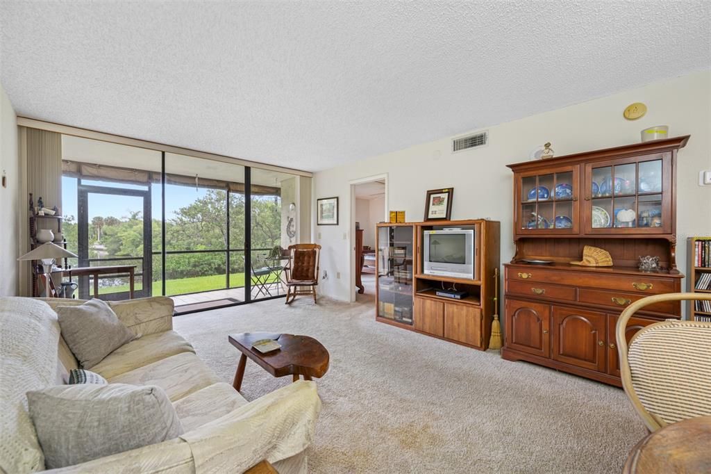 For Sale: $170,000 (2 beds, 2 baths, 960 Square Feet)