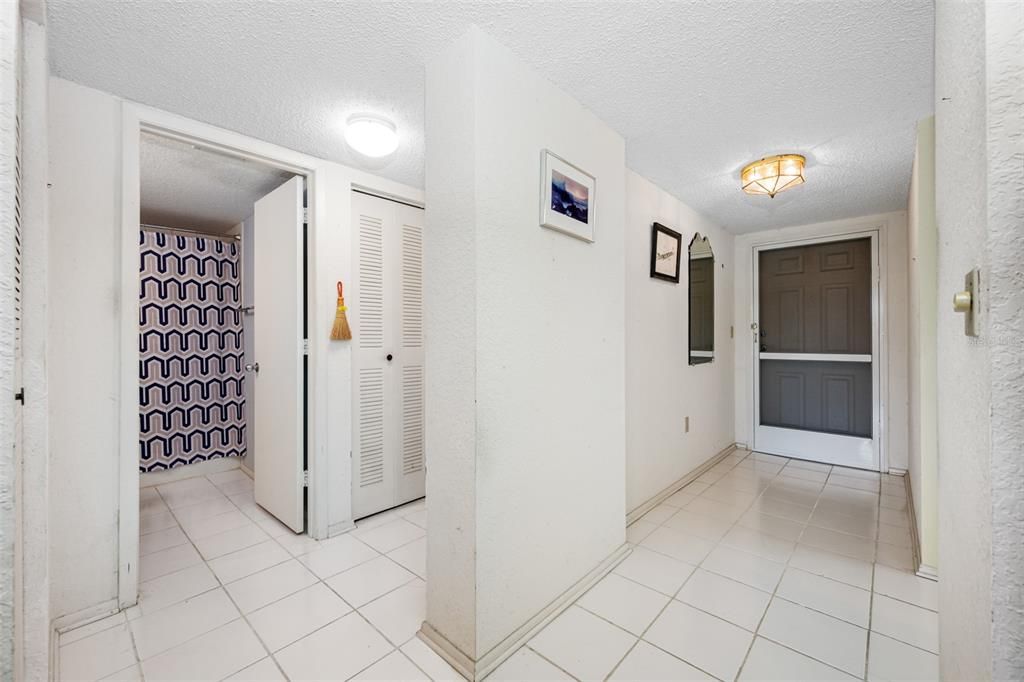 For Sale: $170,000 (2 beds, 2 baths, 960 Square Feet)