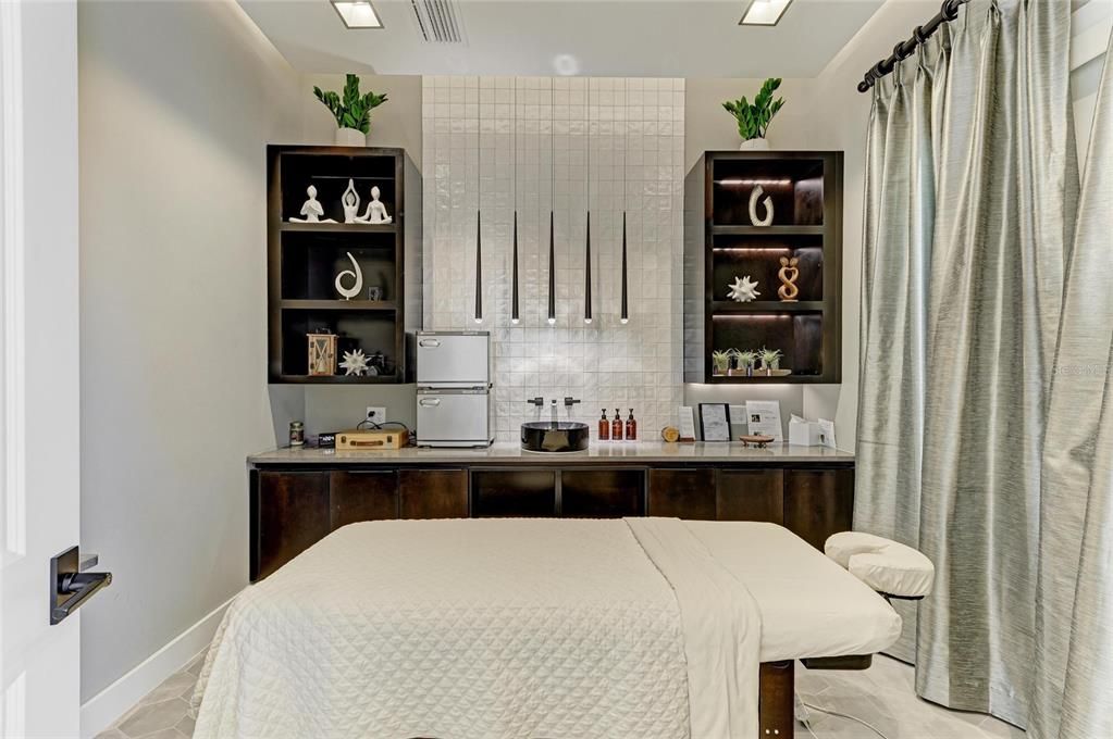 Active With Contract: $514,900 (2 beds, 2 baths, 1533 Square Feet)