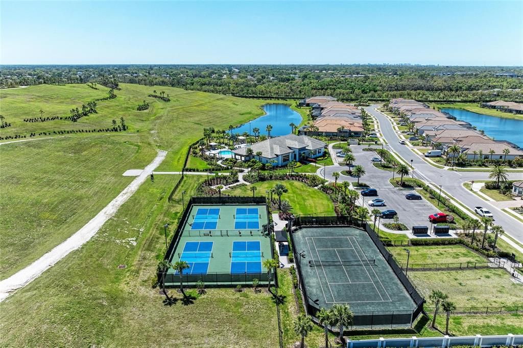 Active With Contract: $514,900 (2 beds, 2 baths, 1533 Square Feet)
