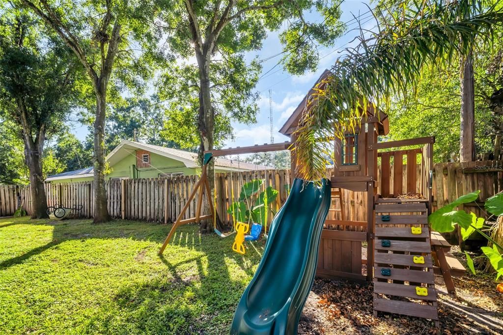 Active With Contract: $699,900 (4 beds, 2 baths, 2404 Square Feet)