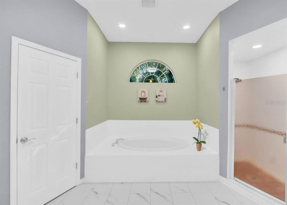 Active With Contract: $699,900 (4 beds, 2 baths, 2404 Square Feet)