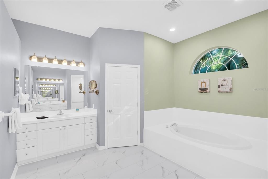 Active With Contract: $699,900 (4 beds, 2 baths, 2404 Square Feet)