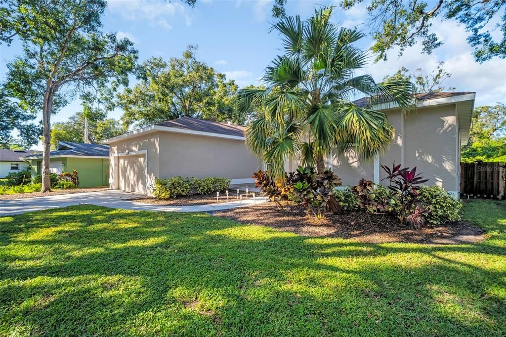 Active With Contract: $699,900 (4 beds, 2 baths, 2404 Square Feet)