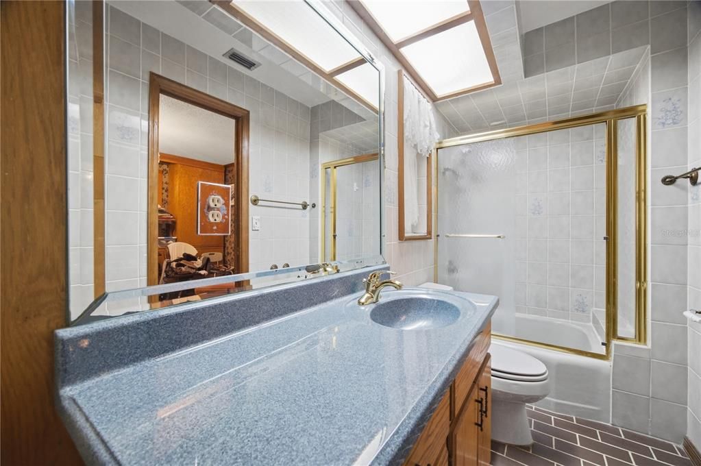 En Venta: $1,299,000 (5 camas, 3 baños, 2744 Pies cuadrados)