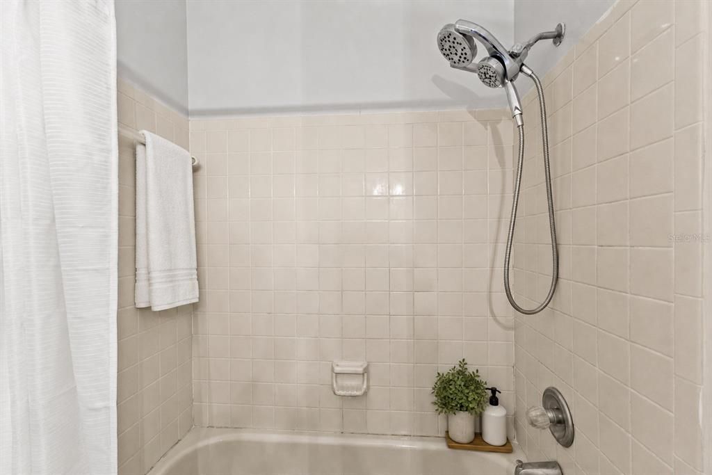 En Venta: $300,000 (3 camas, 2 baños, 1600 Pies cuadrados)
