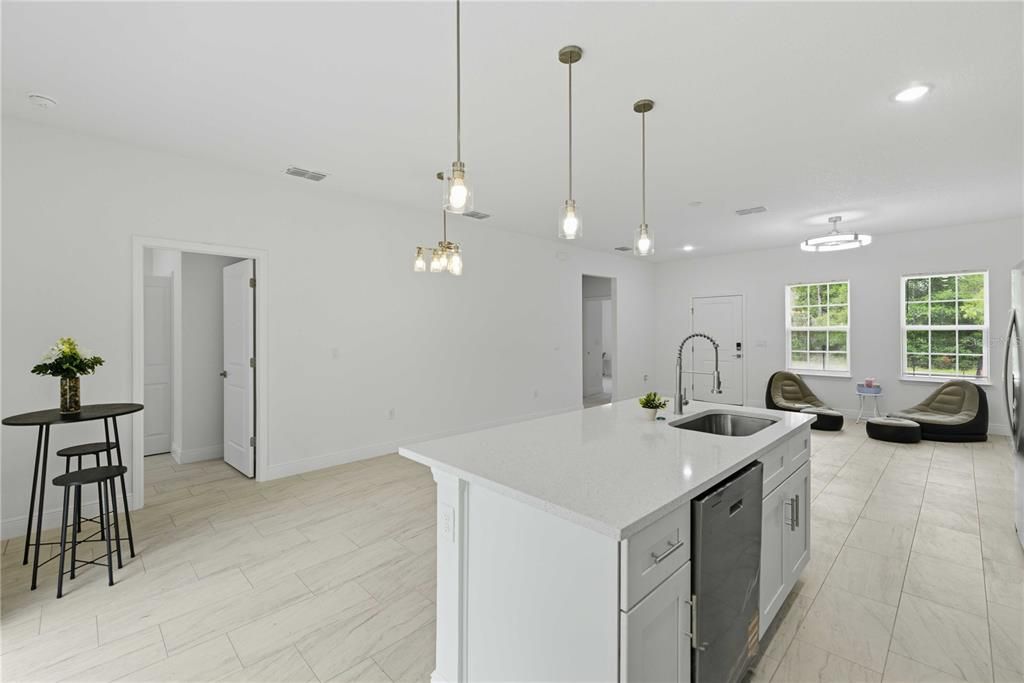 For Sale: $284,900 (4 beds, 2 baths, 1661 Square Feet)