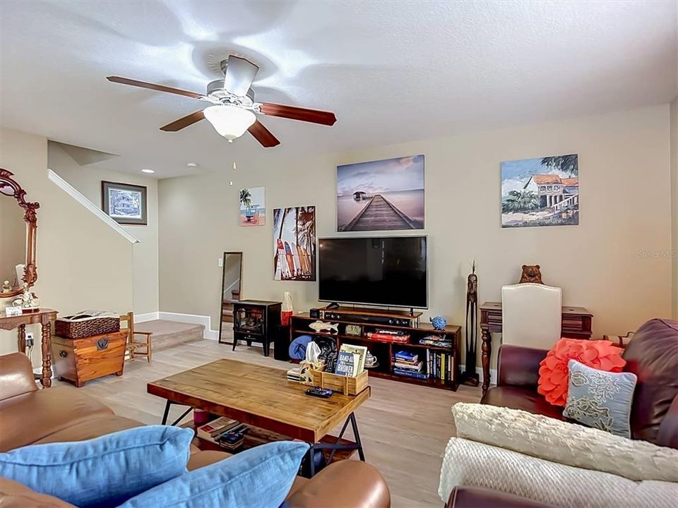 For Sale: $240,000 (3 beds, 2 baths, 1364 Square Feet)