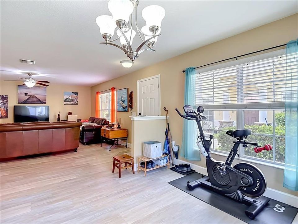 For Sale: $240,000 (3 beds, 2 baths, 1364 Square Feet)