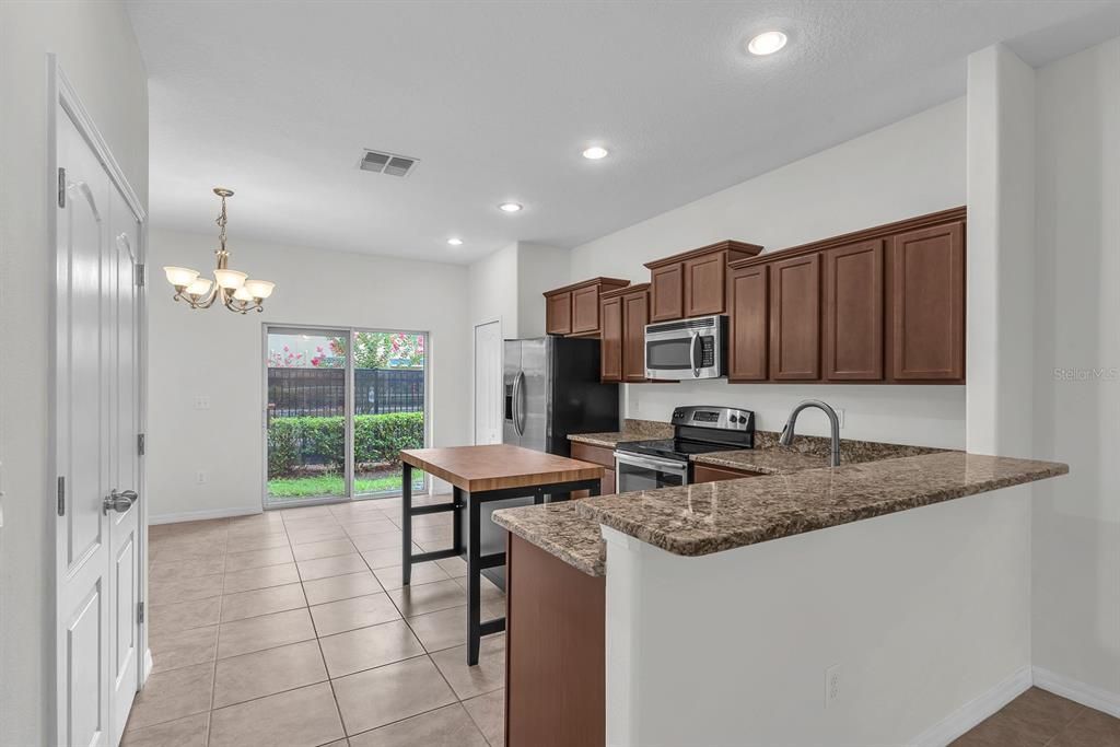 For Sale: $225,000 (2 beds, 2 baths, 1140 Square Feet)