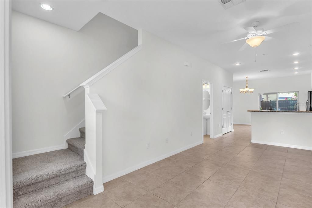 For Sale: $225,000 (2 beds, 2 baths, 1140 Square Feet)