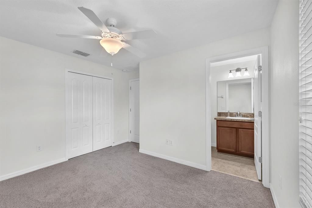 For Sale: $225,000 (2 beds, 2 baths, 1140 Square Feet)