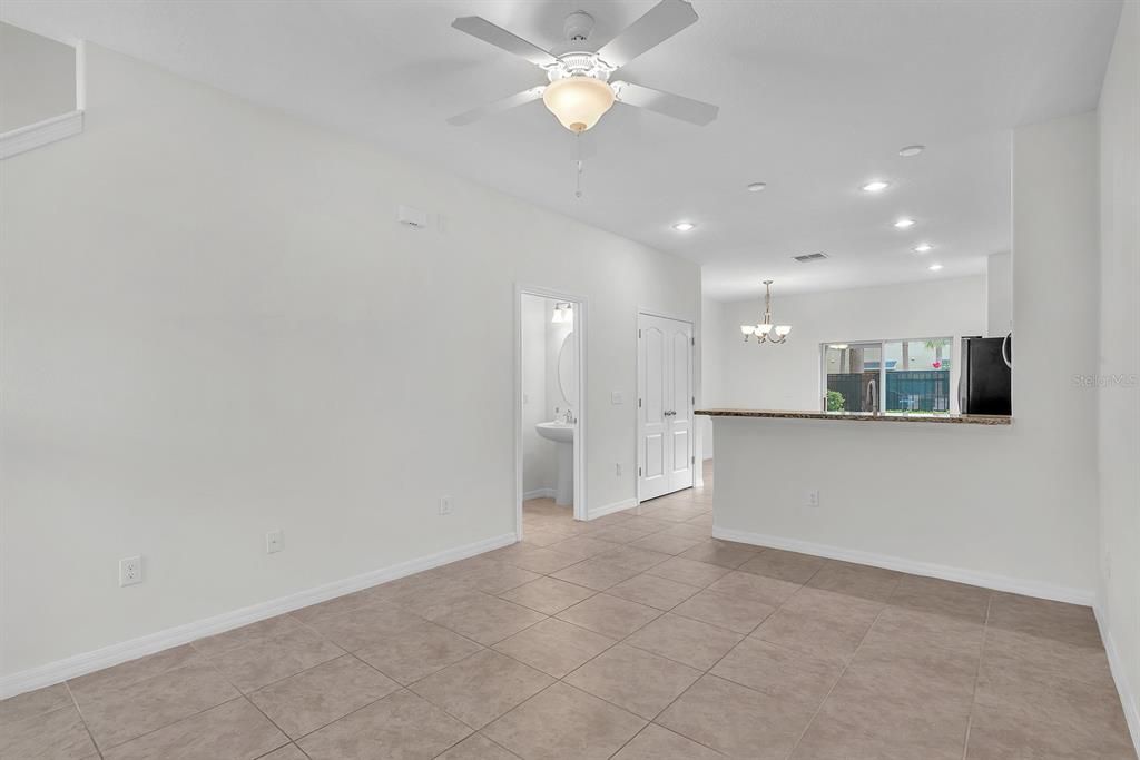 For Sale: $225,000 (2 beds, 2 baths, 1140 Square Feet)
