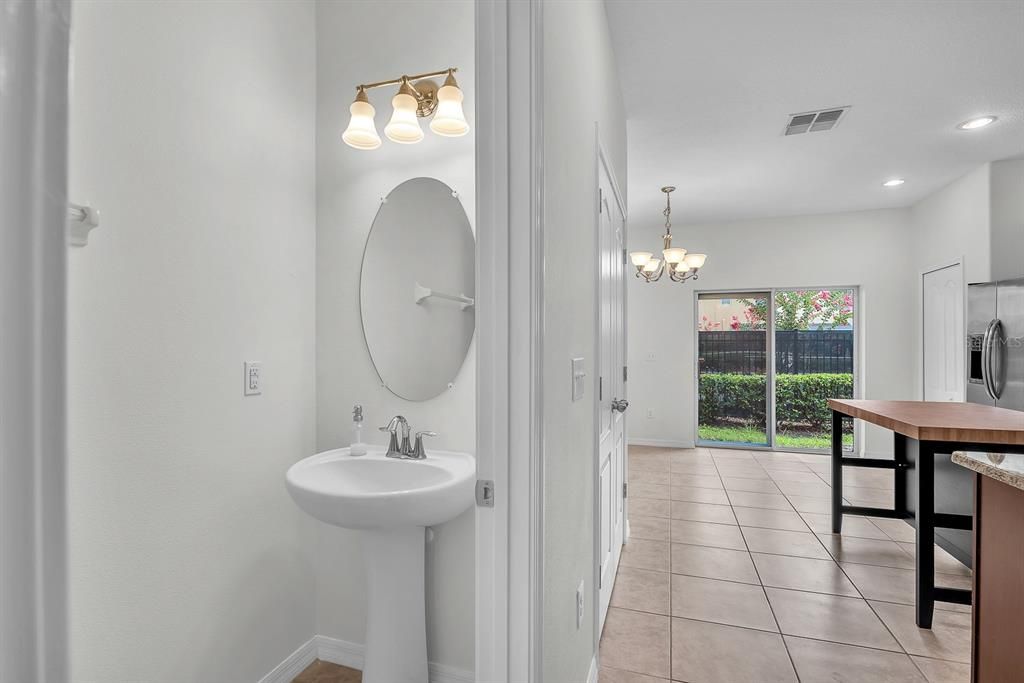 For Sale: $225,000 (2 beds, 2 baths, 1140 Square Feet)